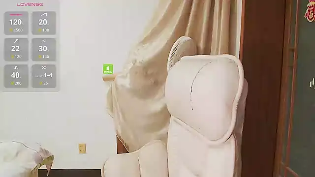 Snapshot of Iris-baby chatting on April 2026 01:33:02 PM Iris-baby online show from April 2026 01:33:02 PM