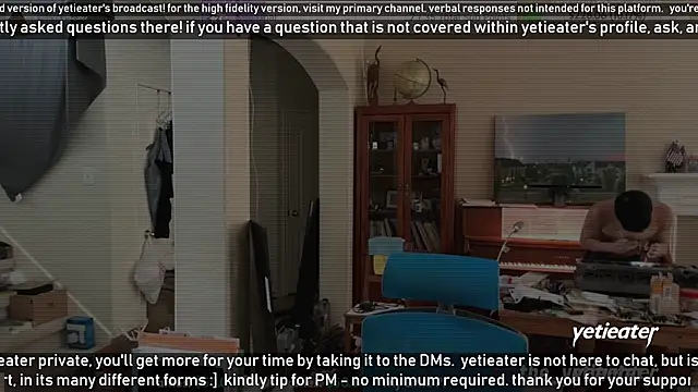 Snapshot of yetieater chatting on February 2025 06:37:01 PM yetieater online show from February 2025 06:37:01 PM