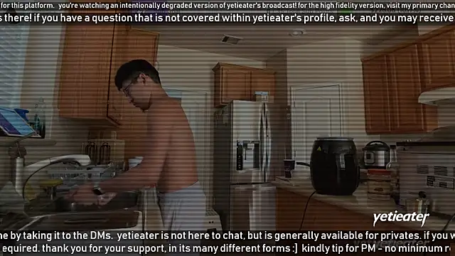 Snapshot of yetieater chatting on March 2025 03:29:02 PM yetieater online show from March 2025 03:29:02 PM