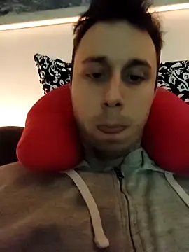 Snapshot of Cazzettostorto99 chatting on February 2025 08:53:02 PM Cazzettostorto99 online show from February 2025 08:53:02 PM