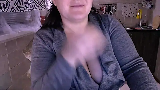 SoftLia online show from October 2025 03:40:01 AM