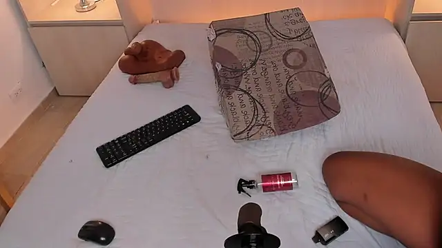 Snapshot of BeverlySteel chatting on November 2025 12:36:02 PM BeverlySteel online show from November 2025 12:36:02 PM