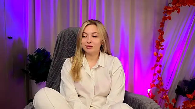 christie luv online show from November 2025 02:24:02 PM