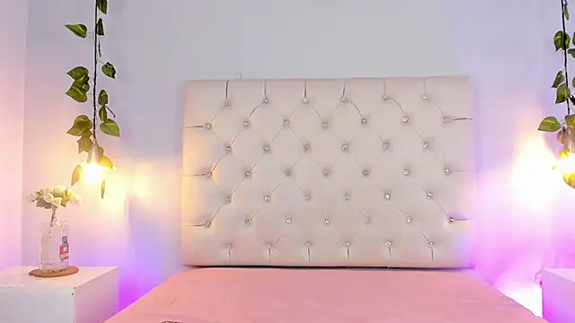 Lia Taylor1 online show from October 2025 01:25:01 AM