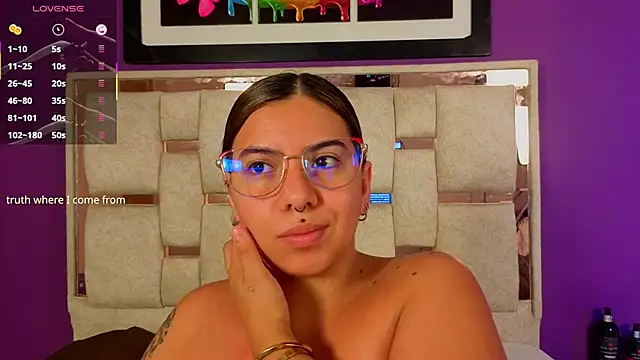 emilyy cooperr online show from April 2026 01:14:01 PM