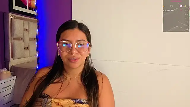 Snapshot of emilyy_cooperr chatting on June 2026 12:18:02 PM emilyy cooperr online show from June 2026 12:18:02 PM