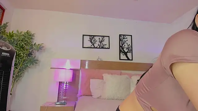 Olivia pretty  online show from March 2025 01:31:02 PM