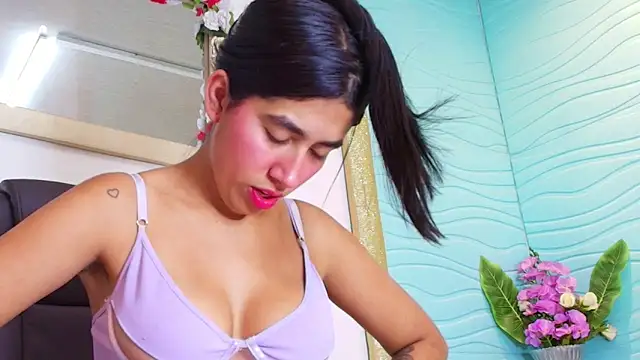 Mia Montess online show from September 2025 01:57:02 PM