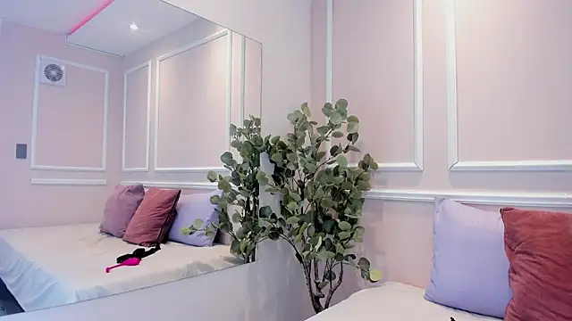 Lucy Canel online show from January 2026 07:37:02 PM