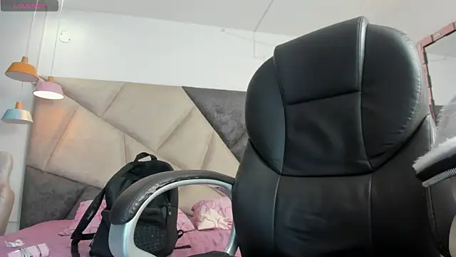 SaskiaGrendel online show from April 2026 12:04:01 AM