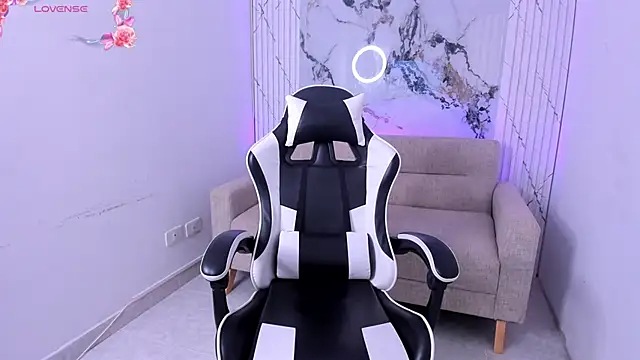 Snapshot of LexiAndDeker chatting on September 2025 05:29:02 PM LexiAndDeker online show from September 2025 05:29:02 PM