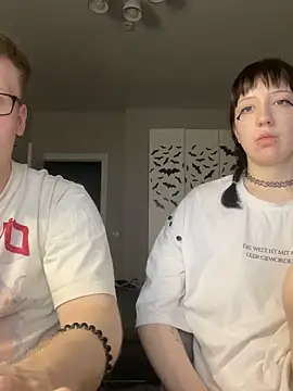 JayMollyy online show from June 2026 06:10:02 PM