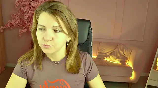 NicoleHitman online show from November 2025 05:18:02 AM