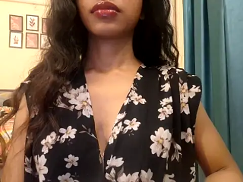 Queen Ayeshaa online show from November 2025 07:15:02 PM