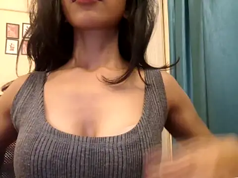 Queen Ayeshaa online show from November 2025 06:34:02 PM