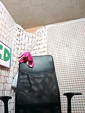 isis milove online show from April 2026 11:21:01 AM