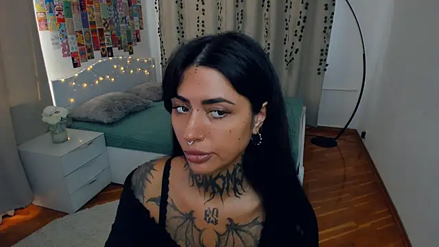 CharimgSabrina online show from October 2025 06:30:01 AM