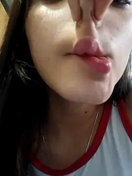 Valen Person online show from November 2025 04:17:02 PM