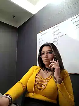 Isabella Varella online show from March 2025 06:48:02 PM