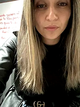 Isabella Varella online show from November 2025 12:50:02 PM