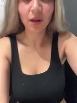 Isabella Varella online show from December 2025 12:55:01 PM