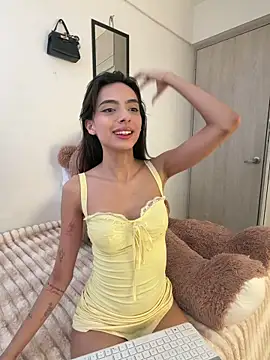 ZaraLuuv online show from March 2026 06:03:01 PM