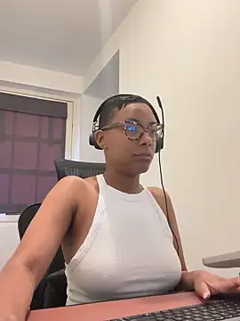 Snapshot of Melia_Rayne chatting on May 2026 09:36:01 AM Melia Rayne online show from May 2026 09:36:01 AM