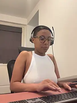 Snapshot of Melia_Rayne chatting on May 2026 10:00:01 AM Melia Rayne online show from May 2026 10:00:01 AM