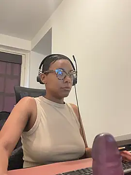 Snapshot of Melia_Rayne chatting on May 2026 09:39:02 AM Melia Rayne online show from May 2026 09:39:02 AM