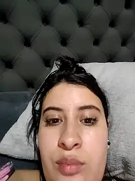 Snapshot of mialorents chatting on October 2025 04:51:01 PM mialorents online show from October 2025 04:51:01 PM