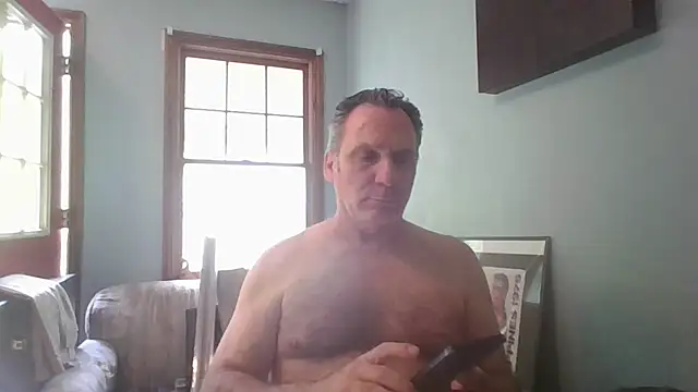 Snapshot of HunkofRock chatting on April 2026 05:17:01 PM HunkofRock online show from April 2026 05:17:01 PM