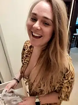 Snapshot of Juicy_PeachLux chatting on October 2025 09:19:02 AM Juicy PeachLux online show from October 2025 09:19:02 AM