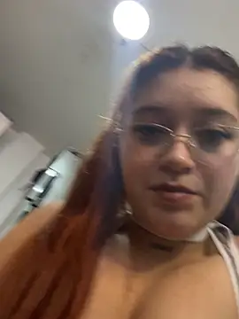 Snapshot of Karina_Leon chatting on June 2026 10:04:02 PM Karina Leon online show from June 2026 10:04:02 PM