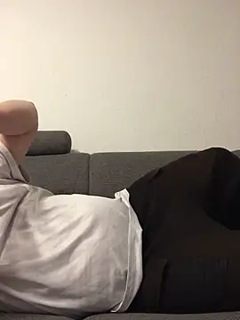 Derbaer1990 online show from November 2025 01:31:01 PM