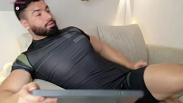 Snapshot of Roman_Lux chatting on November 2025 04:11:02 AM Roman Lux online show from November 2025 04:11:02 AM