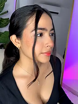  Emily Thompson  online show from October 2025 12:00:01 AM