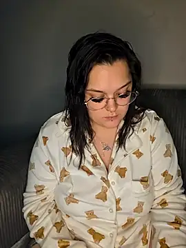 Saucy-Serenity online show from November 2025 08:52:01 PM