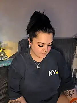 Saucy-Serenity online show from November 2025 08:33:02 PM