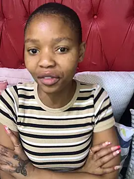 Snapshot of BondiBitch chatting on October 2025 07:00:01 PM BondiBitch online show from October 2025 07:00:01 PM