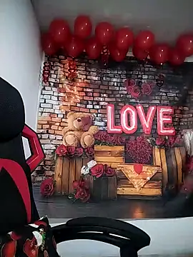 esmeralda jadees online show from February 2026 09:45:01 PM