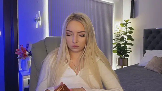 OhMyEmma online show from November 2025 01:15:01 AM