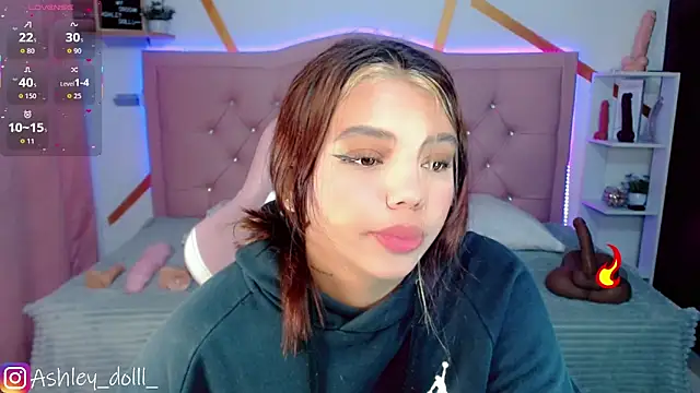 Snapshot of Ashley_dolll chatting on October 2025 09:05:02 PM Ashley dolll online show from October 2025 09:05:02 PM