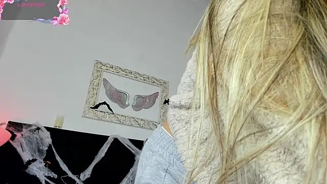 Lola Blondie online show from October 2025 12:14:02 PM