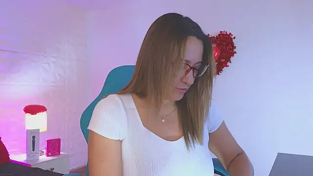 weet Evans    online show from February 2026 03:32:01 AM