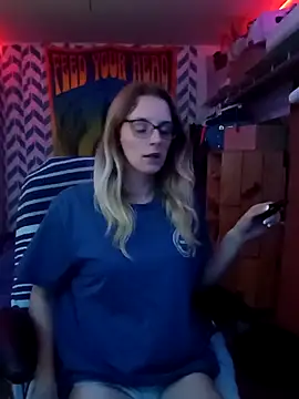 Snapshot of AlicePayne chatting on December 2025 04:52:01 AM AlicePayne online show from December 2025 04:52:01 AM