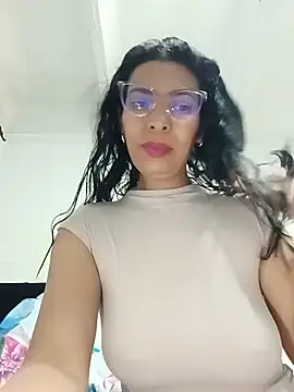 DaphneRosses online show from June 2026 01:48:02 PM