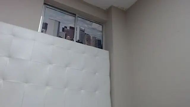 Snapshot of willow_smitt chatting on September 2025 12:52:01 PM willow smitt online show from September 2025 12:52:01 PM