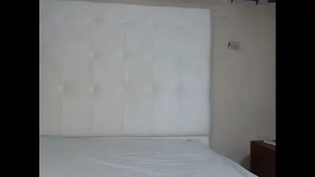 Snapshot of willow_smitt chatting on October 2025 12:23:02 PM willow smitt online show from October 2025 12:23:02 PM