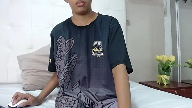 Snapshot of willow_smitt chatting on October 2025 11:52:01 AM willow smitt online show from October 2025 11:52:01 AM