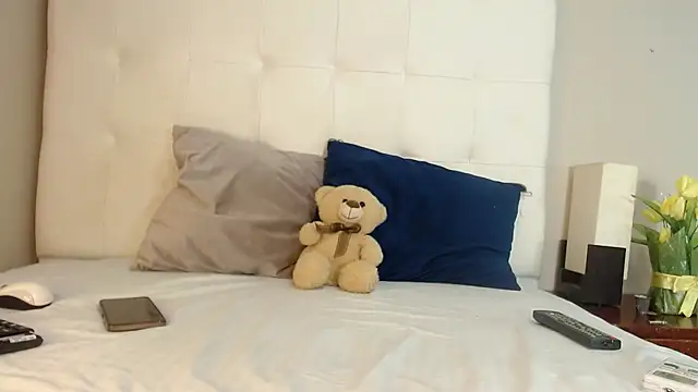 Snapshot of willow_smitt chatting on October 2025 01:07:01 PM willow smitt online show from October 2025 01:07:01 PM